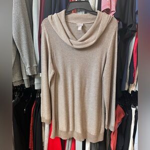 Beautiful sweater. Great with leggings.